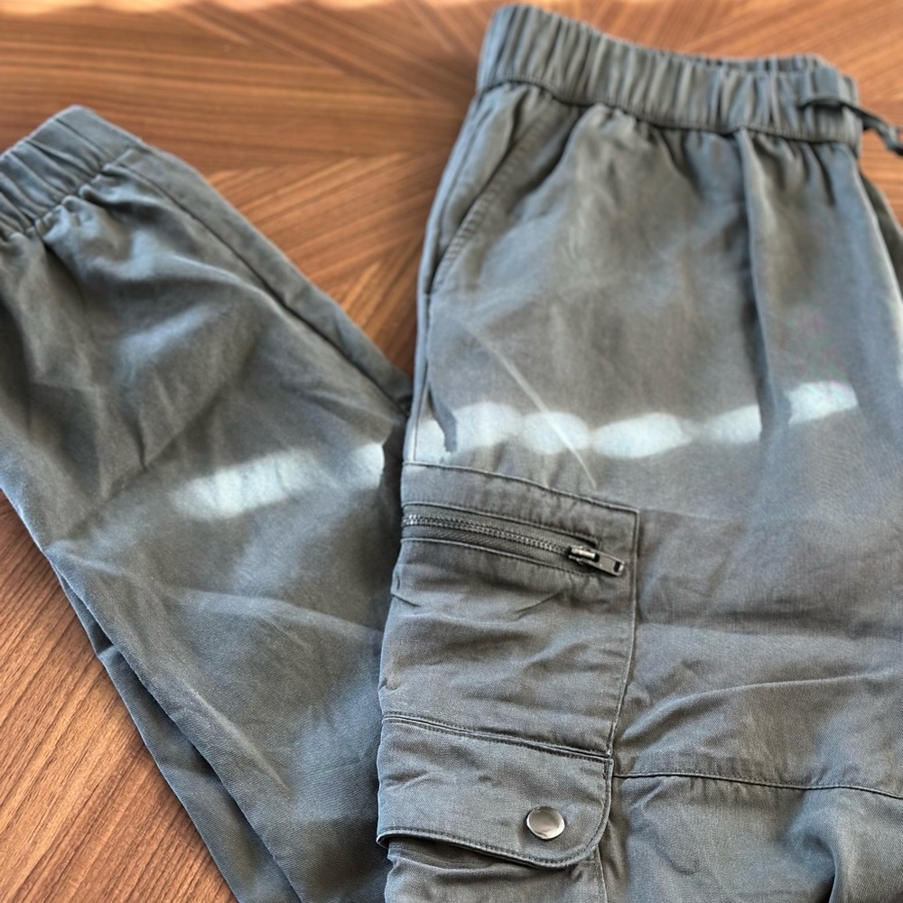 Cute, army green cargo slacks with cinched ankle.